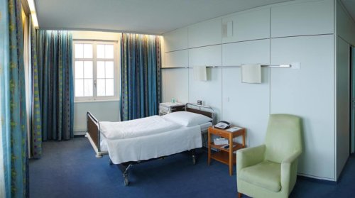 Patientenzimmer in der Schweiz